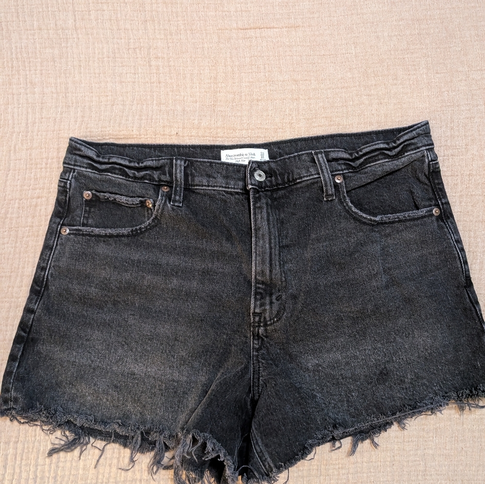 Abercrombie 90s relaxed cutoff jean shorts